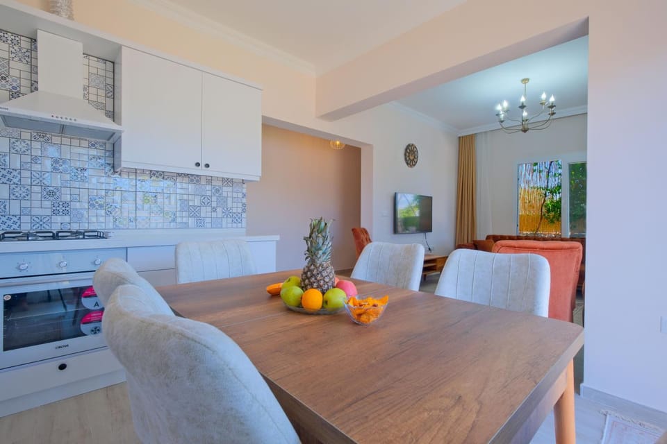 Kitchen or kitchenette, Living room, Seating area, Dining area, dishwasher, stove