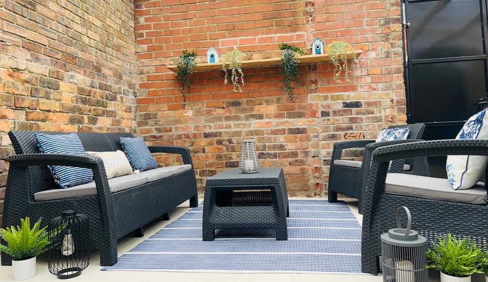 Patio, Seating area