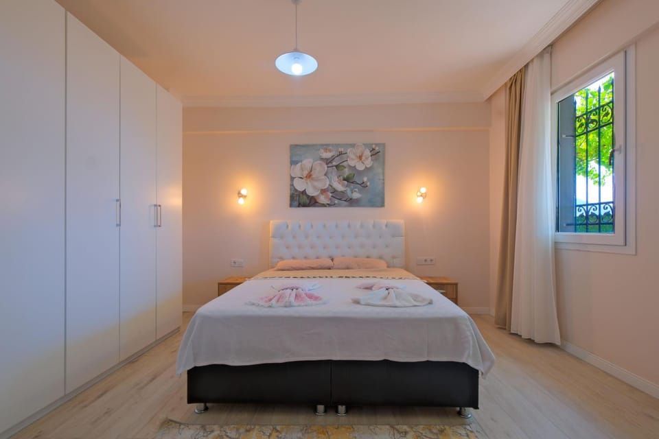 Bed, Photo of the whole room, Bedroom, towels, wardrobe