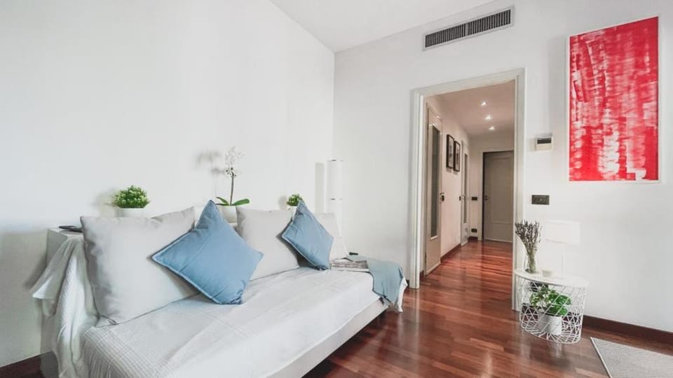 Solution Home Solari Apartment in Milan