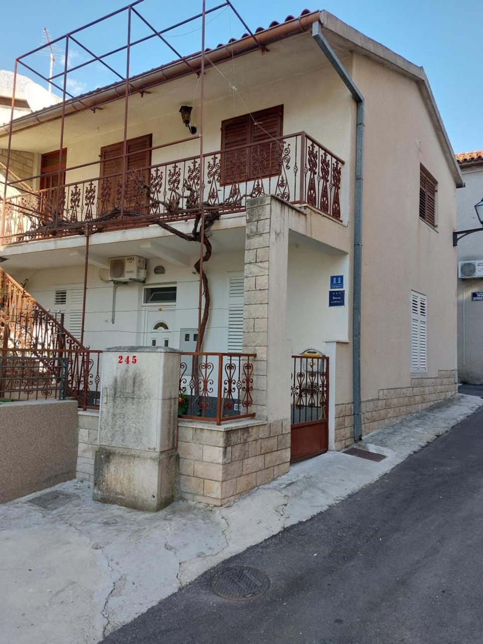 Property building, Balcony/Terrace