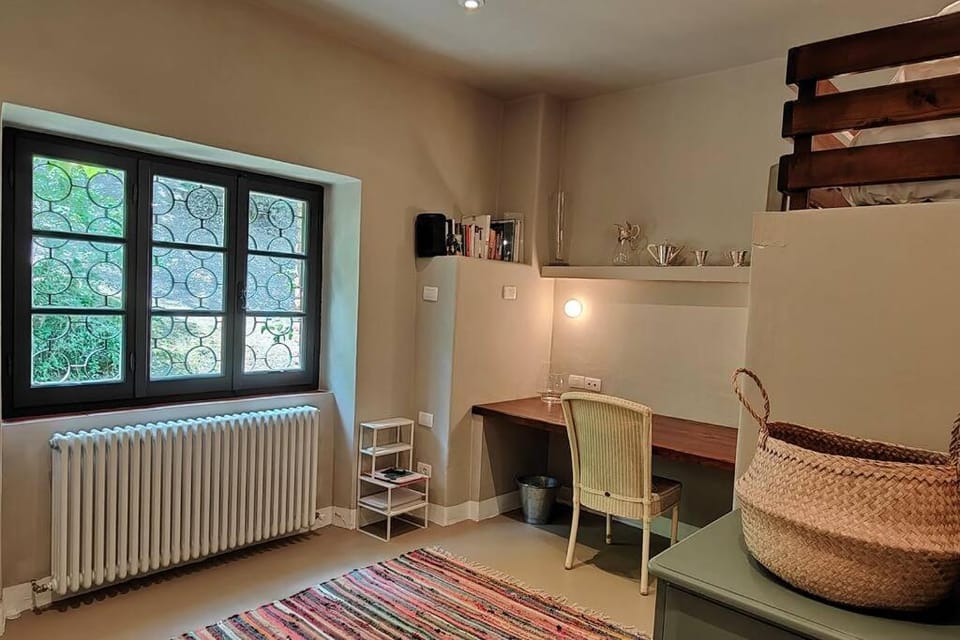 Seating area, Bedroom