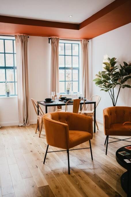 Living room, Seating area, Dining area