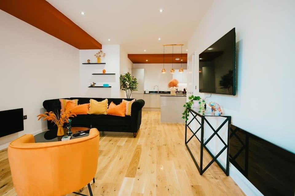 Living room, Seating area, Evening entertainment