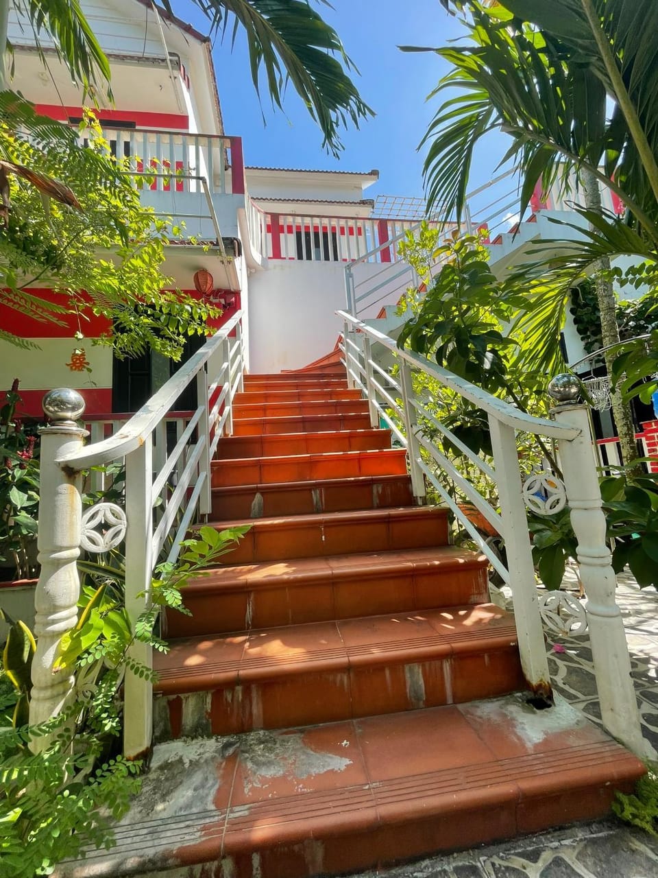 Property building, Patio, Facade/entrance, Balcony/Terrace
