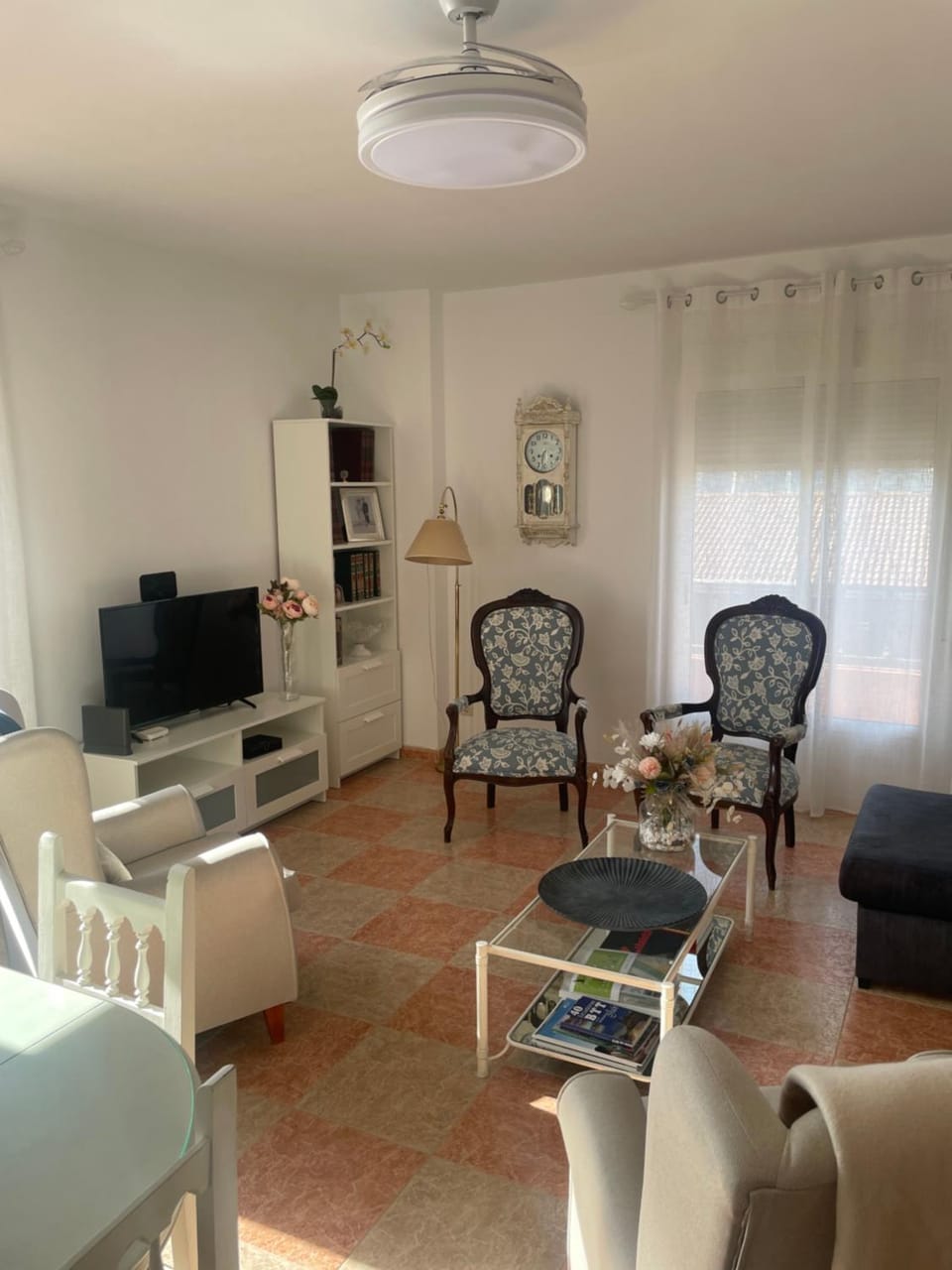 Communal lounge/ TV room, TV and multimedia, Living room, Seating area