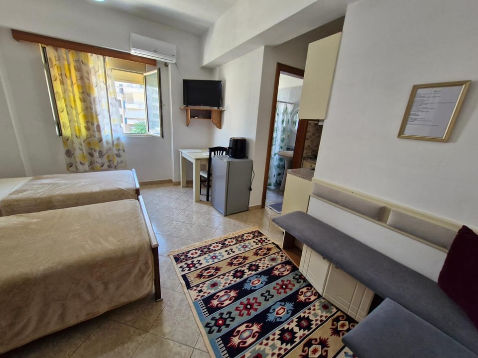 Alma's Studio Apartment in Vlorë