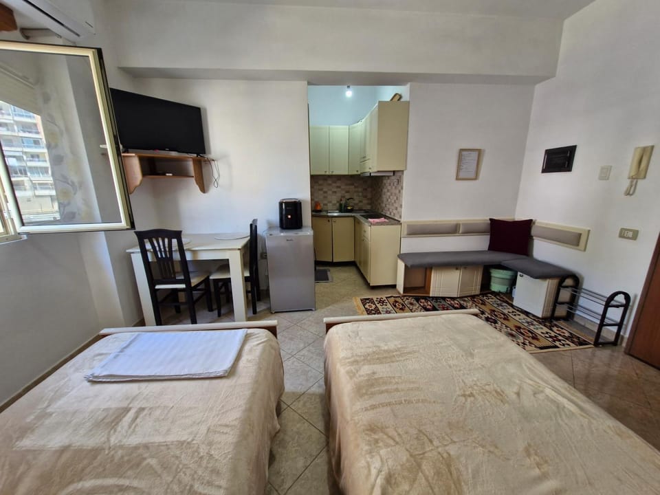Alma's Studio Apartment in Vlorë