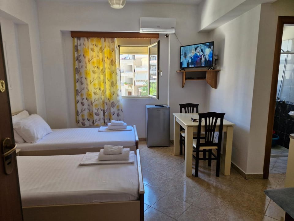 Alma's Studio Apartment in Vlorë