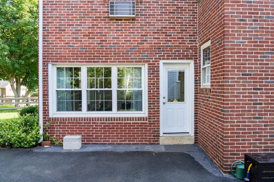 Beautiful fully-furnished Colonial in Millersville House in Pennsylvania