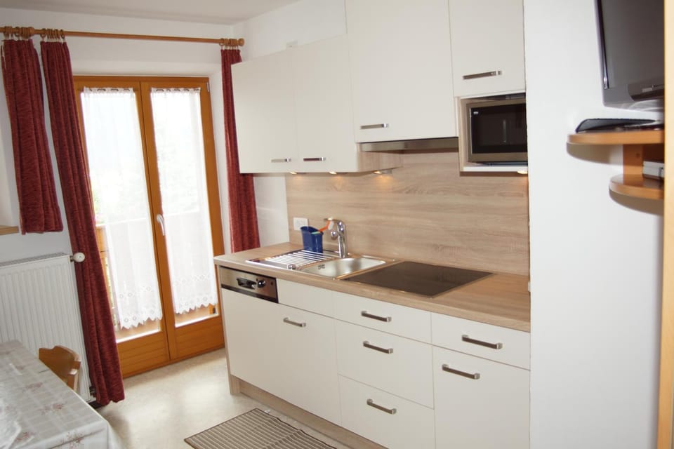 Kitchen or kitchenette, kitchen
