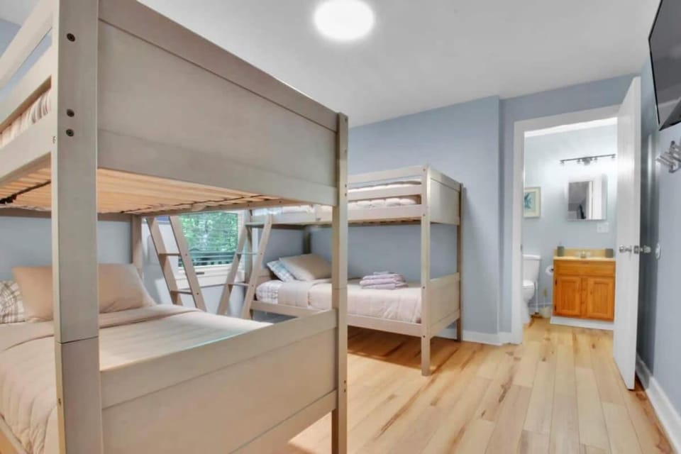 Modern 4BR House in Bloomington House in Indiana