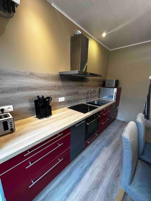 Kitchen or kitchenette, pet friendly, stove