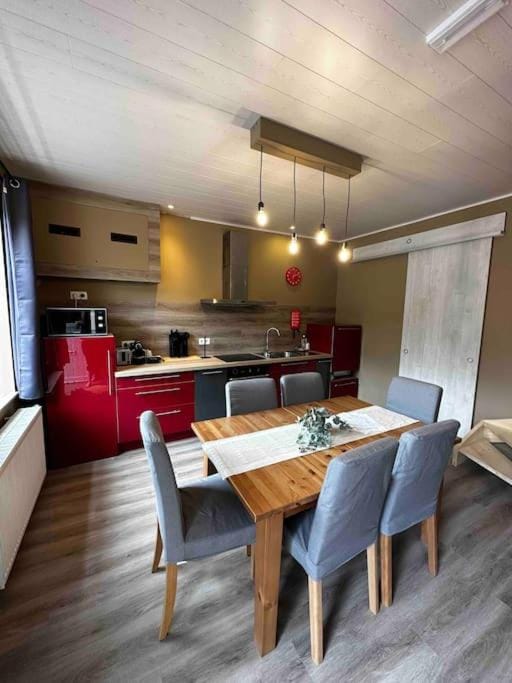 Kitchen or kitchenette, Dining area, minibar, pet friendly, stove