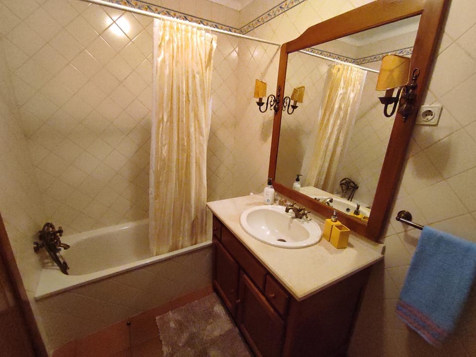 Bathroom, Bath, towels