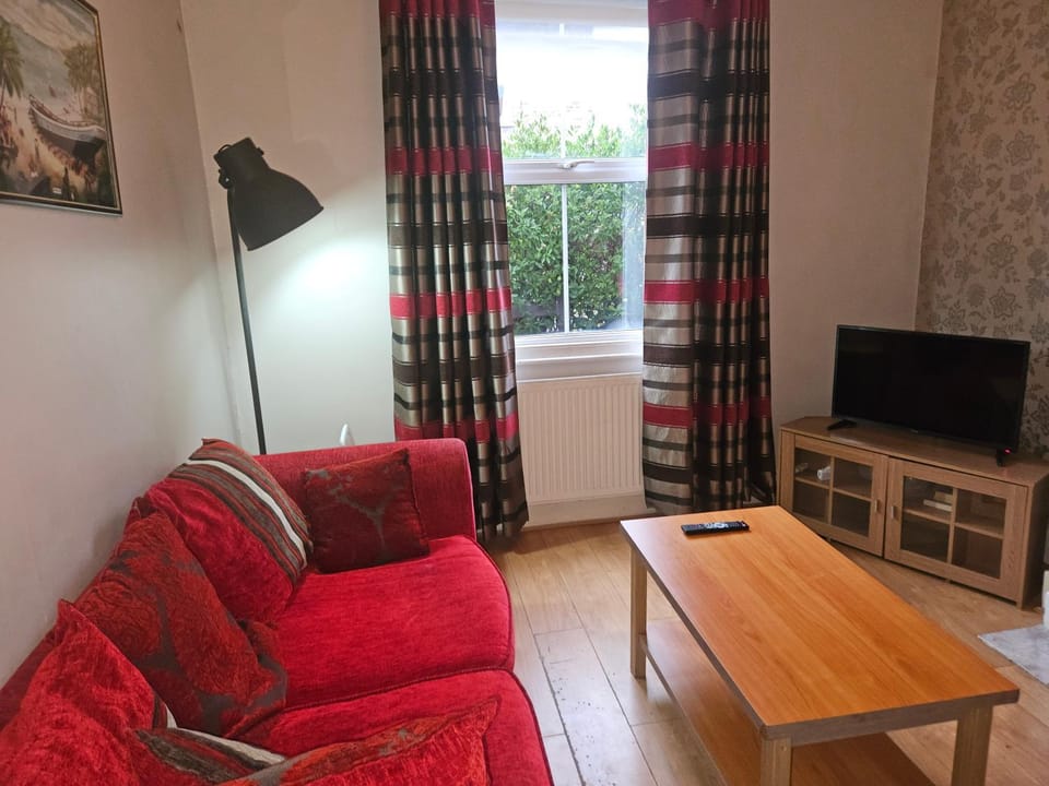 Nice 3 Bedroom House Ealing House in Brentford