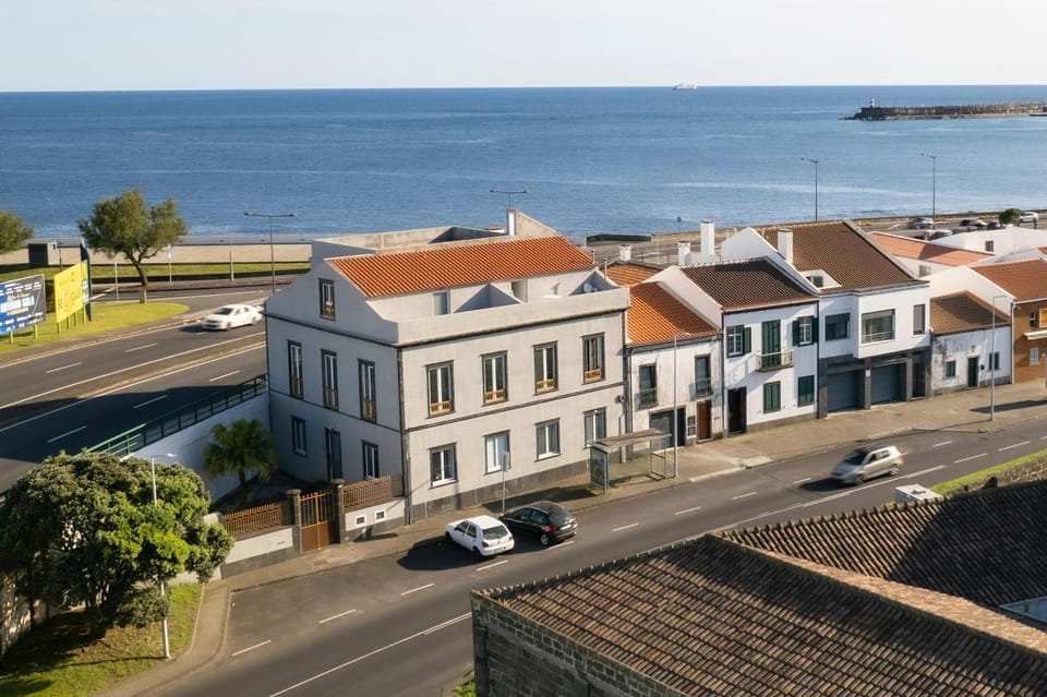 Property building, Neighbourhood, Bird's eye view, Sea view, Street view, Parking
