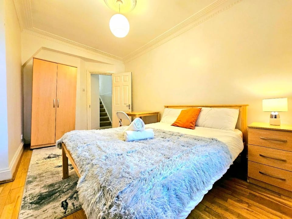 Bed, Photo of the whole room, Bedroom, towels, wardrobe