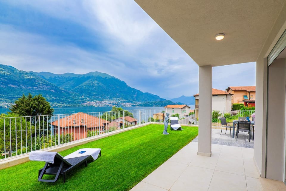 Balcony/Terrace, Lake view, Mountain view