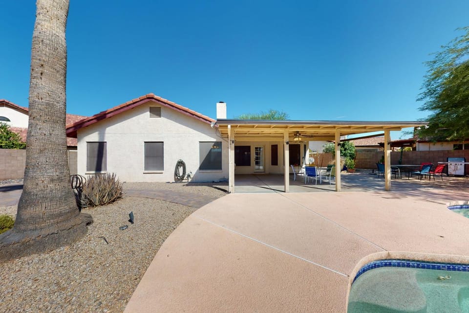 Desert Blooms House in Avondale