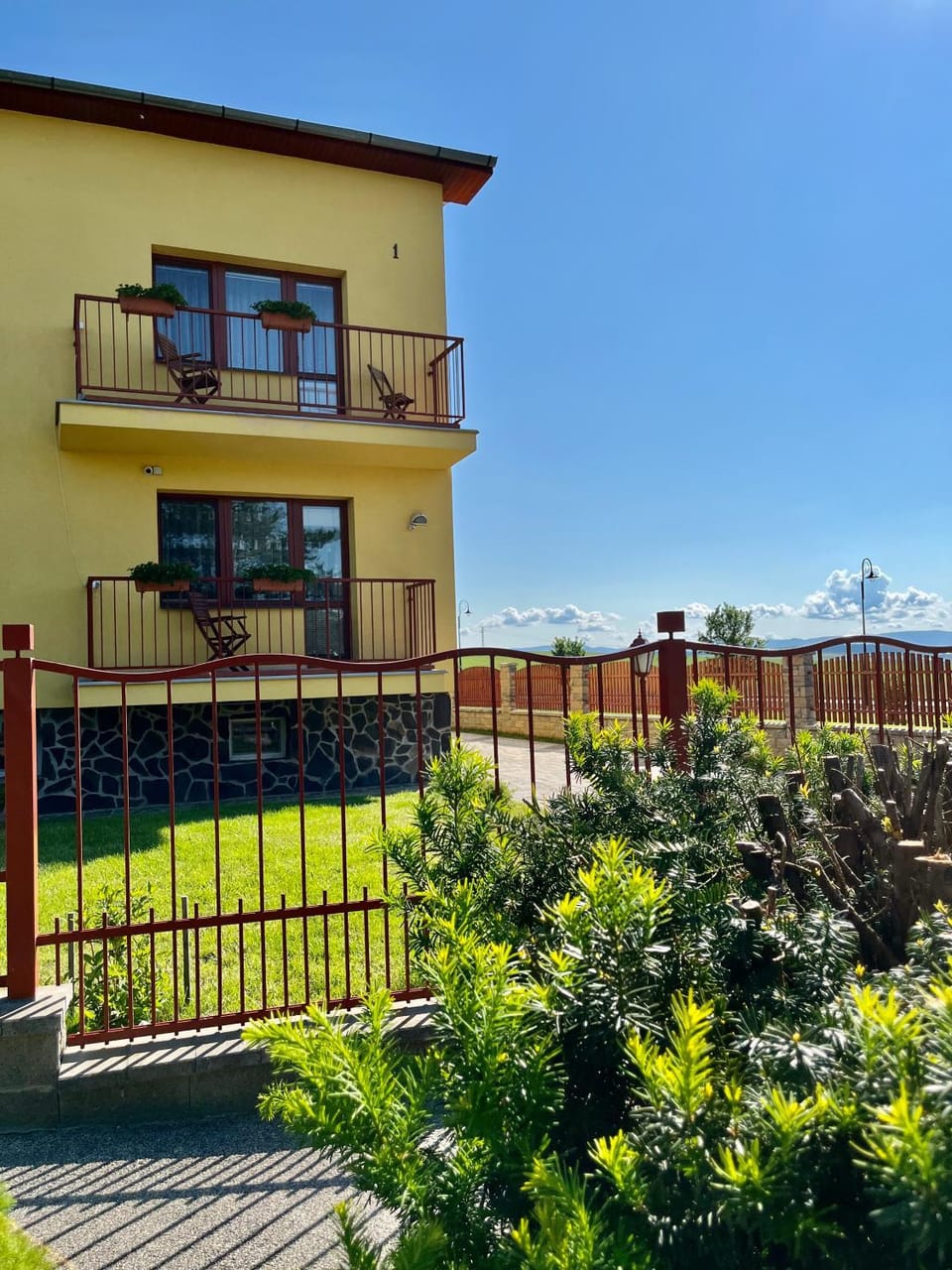 Property building, Spring, Garden, View (from property/room), Balcony/Terrace, Garden view