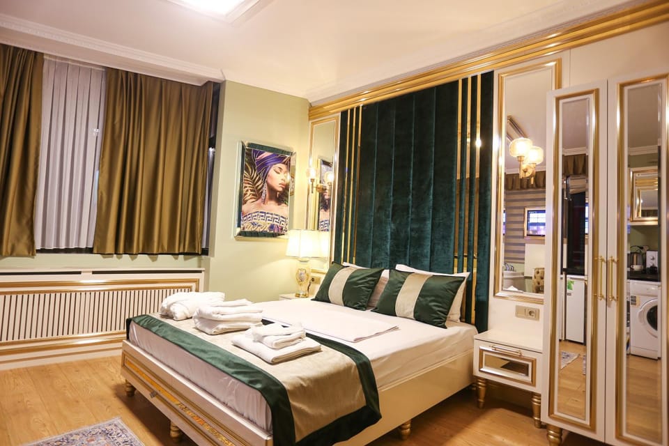 Bed, Bedroom, towels