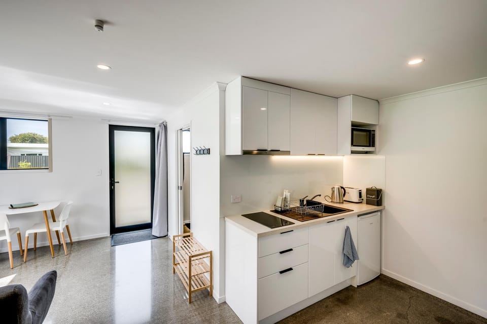 Modern Studio near Clive River Bed and Breakfast in Hawke's Bay