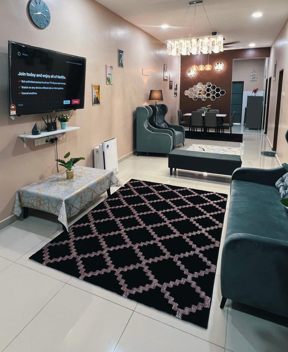 Communal lounge/ TV room
