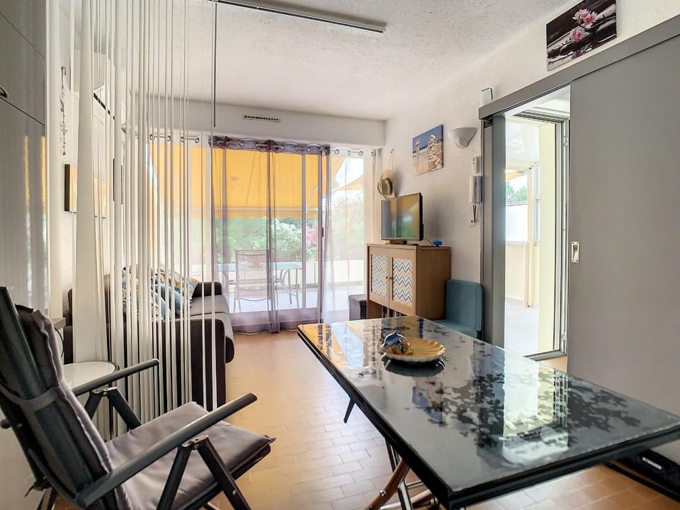 Studio lumineux avec terrasse, climatisé, proche port & plage, parking privé - FR-1-715-82 Apartment in Mauguio