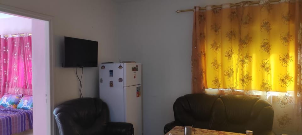 Communal lounge/ TV room, TV and multimedia, Living room, Seating area, Evening entertainment