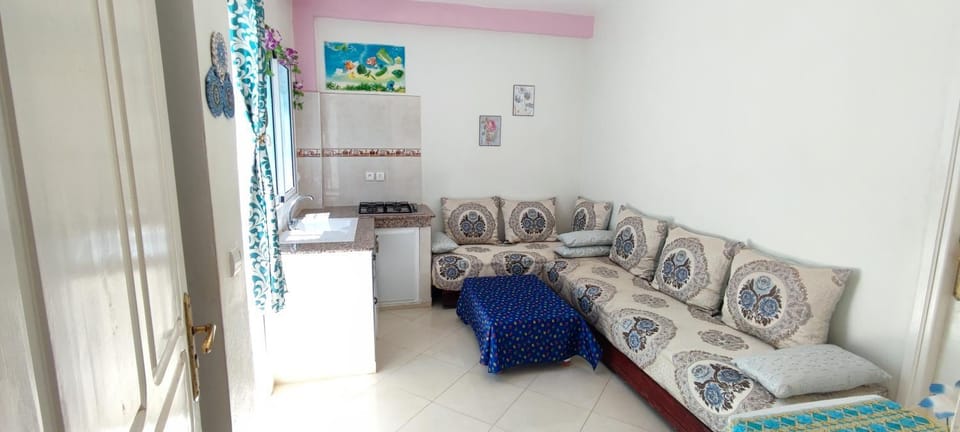 Communal lounge/ TV room, Facade/entrance, Living room, Seating area, Dining area, kitchen