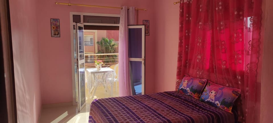 Bed, Photo of the whole room, Dining area, Bedroom