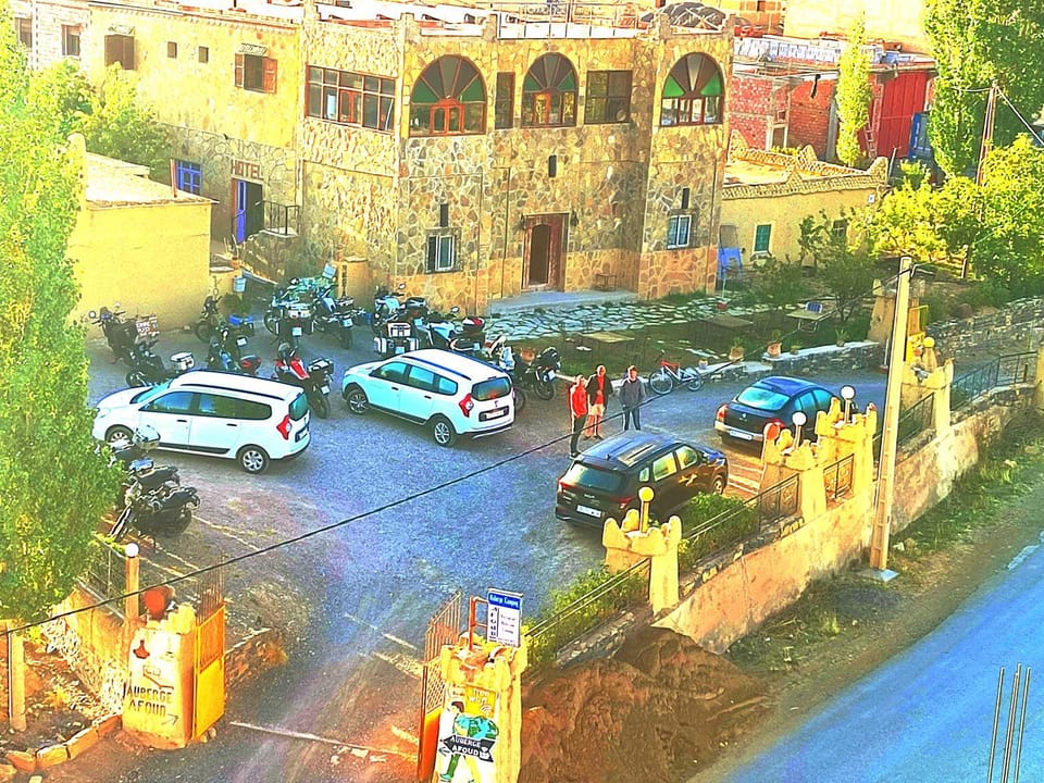 Property building, City view, Street view, Location, Parking