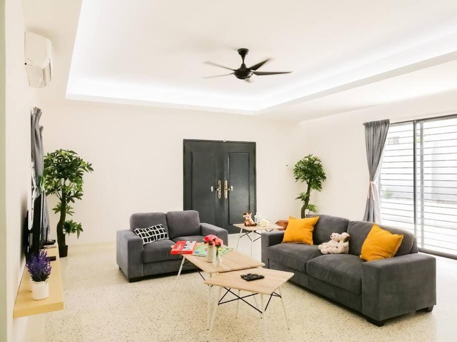 TV and multimedia, Living room, Seating area, fireplace