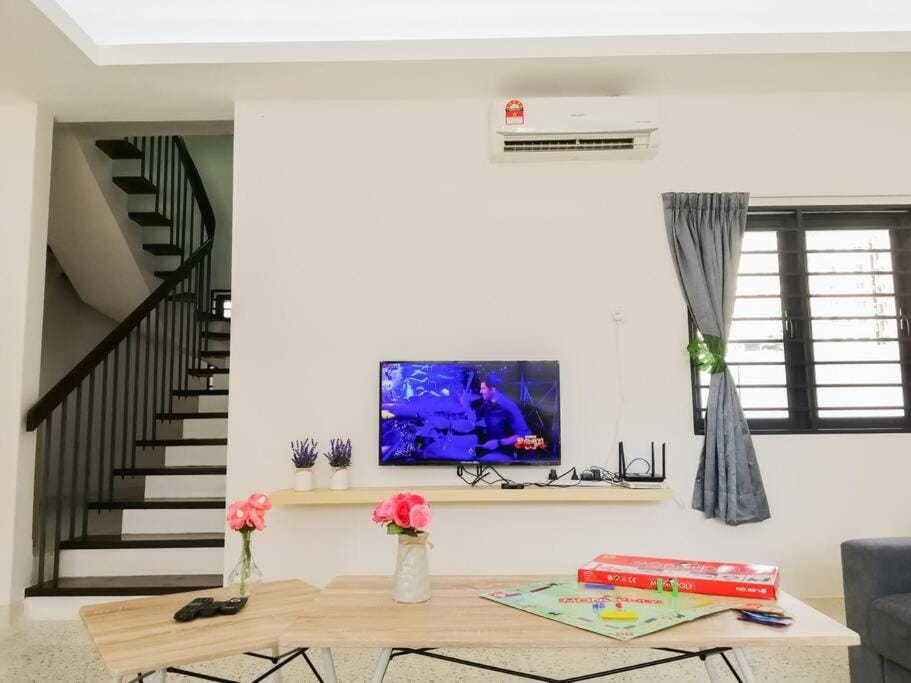 TV and multimedia, Living room, Seating area, air conditioner