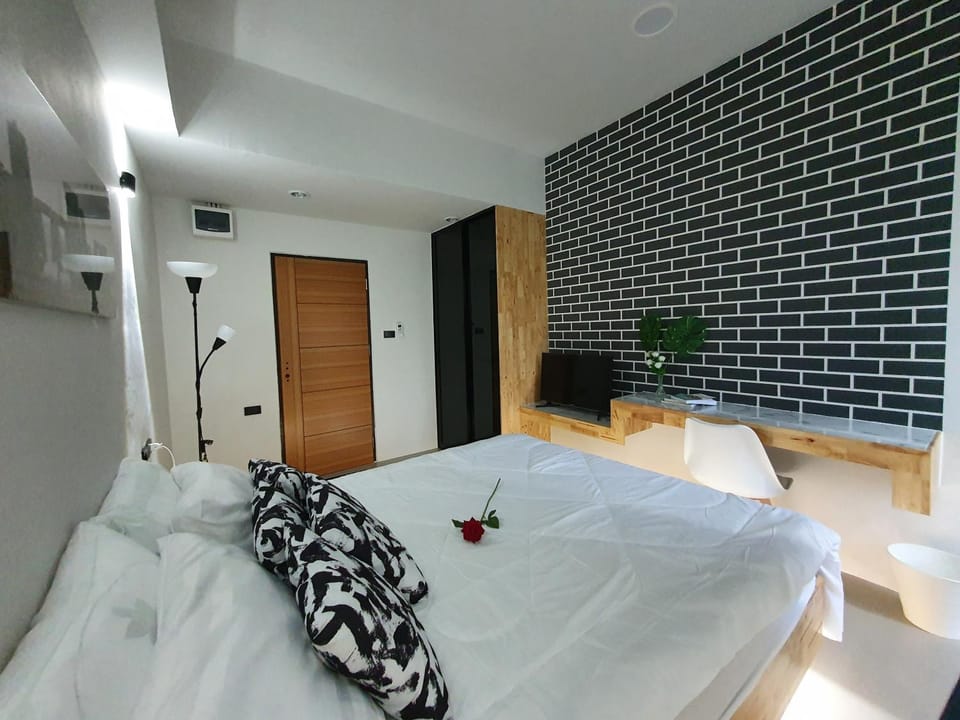 Bed, Photo of the whole room, Bedroom, wardrobe
