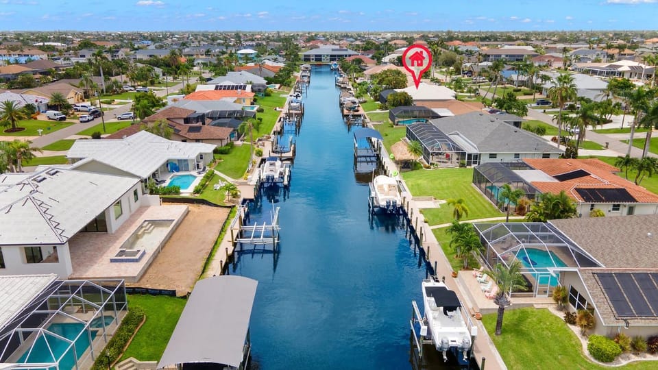 Neighbourhood, Natural landscape, Bird's eye view