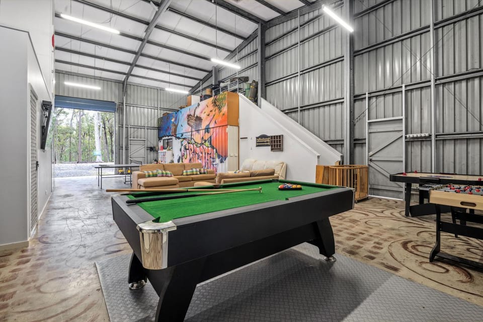Billiard, Game Room