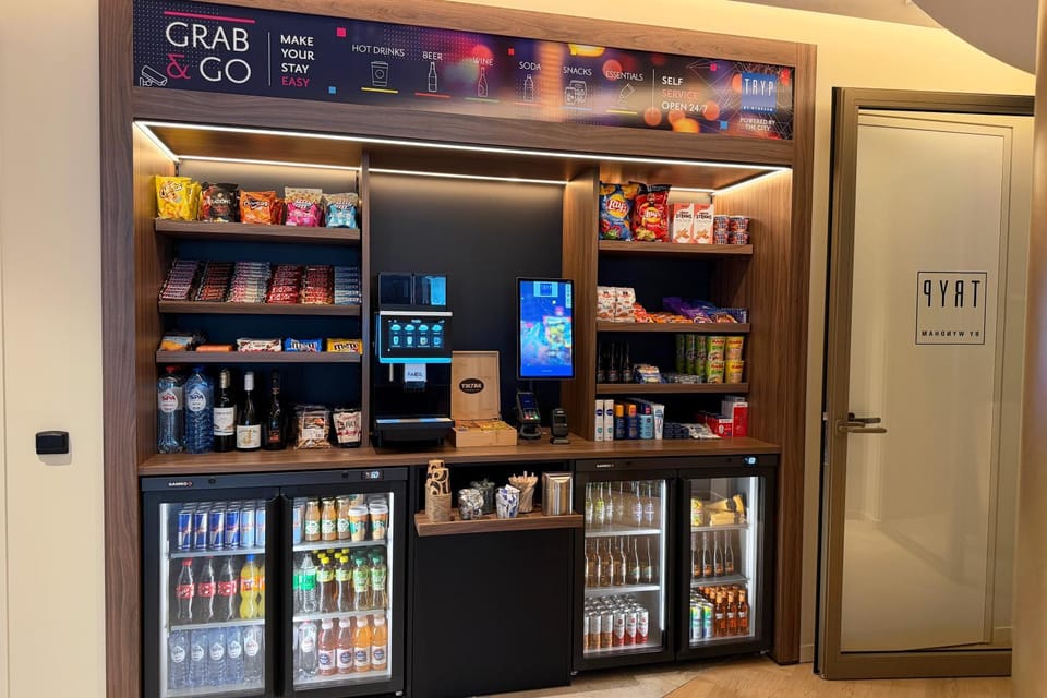 Restaurant/places to eat, Coffee/tea facilities, Lounge or bar, Food and drinks, Supermarket/grocery shop, Drinks, vending machine