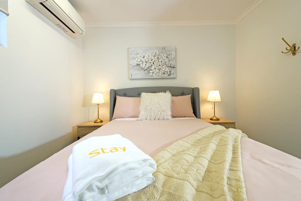 Bed, Bedroom, air conditioner