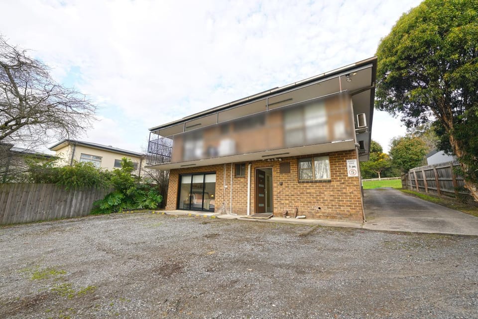 Property building, Facade/entrance, Parking