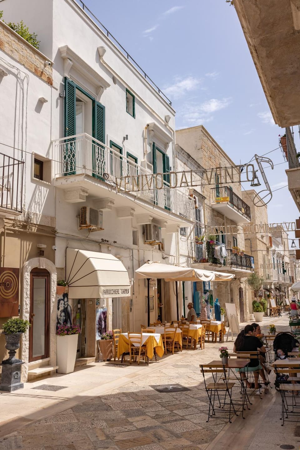 Property building, Restaurant/places to eat, Neighbourhood, View (from property/room), Balcony/Terrace, Banquet/Function facilities, City view, Street view, Location