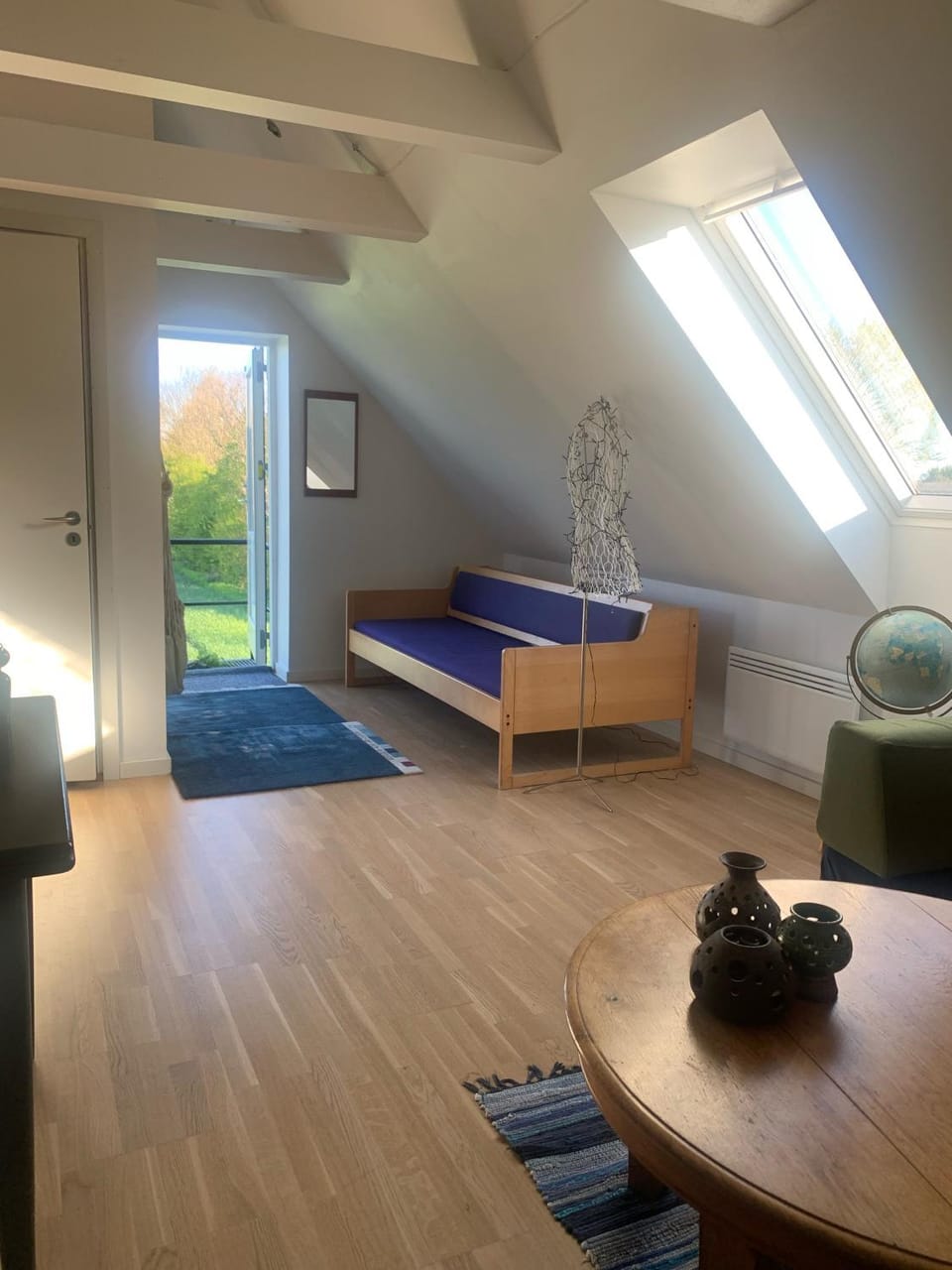 Bed, Living room, Seating area