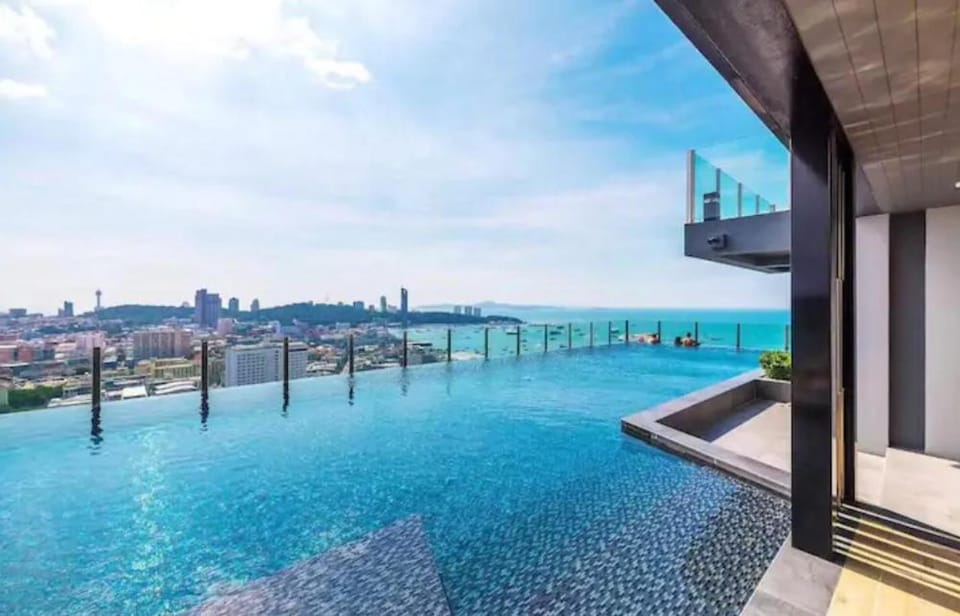 The BASE Central Pattaya Apartment in Pattaya City