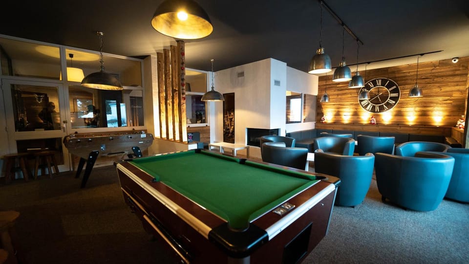 Activities, Billiard, Living room, flat iron