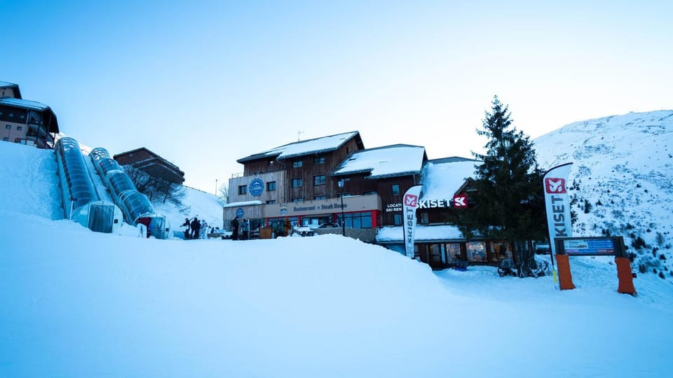 Property building, Skiing