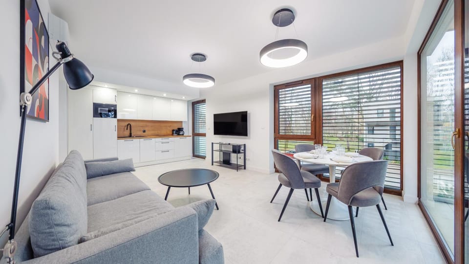 TV and multimedia, Kitchen or kitchenette, Living room, Seating area, Dining area