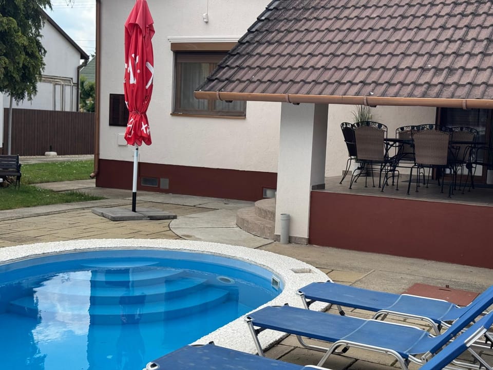 Property building, Pool view, Swimming pool, Swimming pool, sunbed