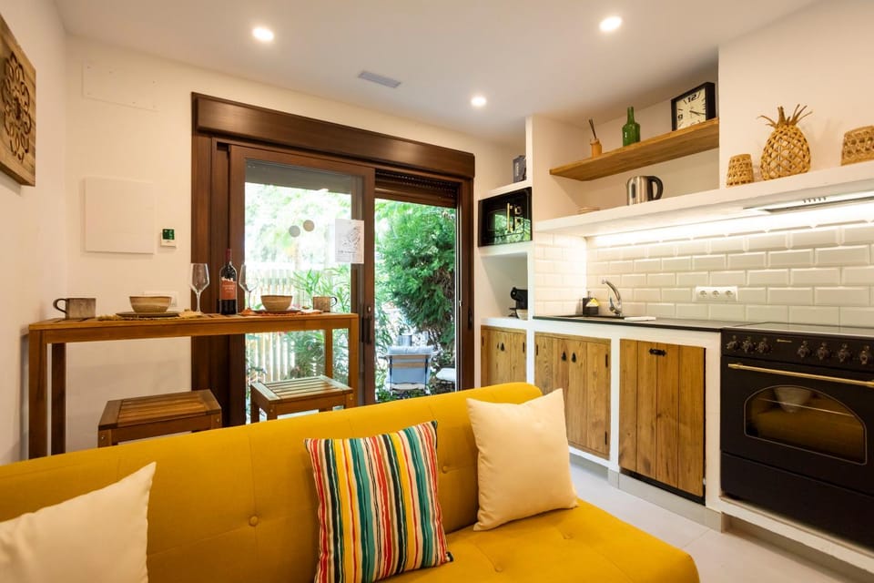 Kitchen or kitchenette, Seating area