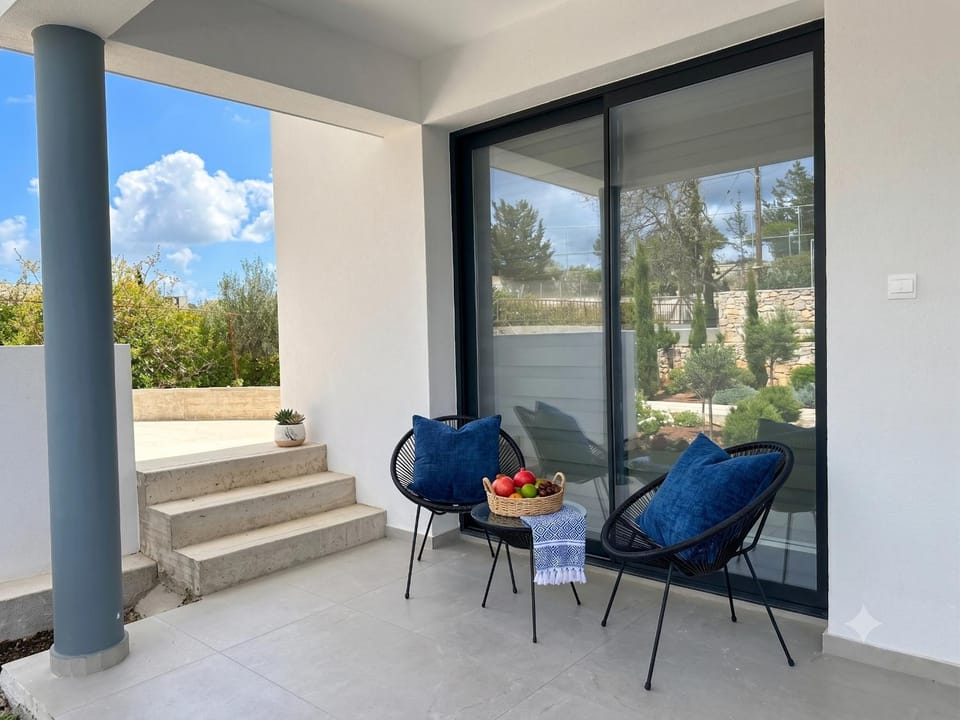 Lemonia Modern Maisonette Fresh 3-BDR Family House in Paphos